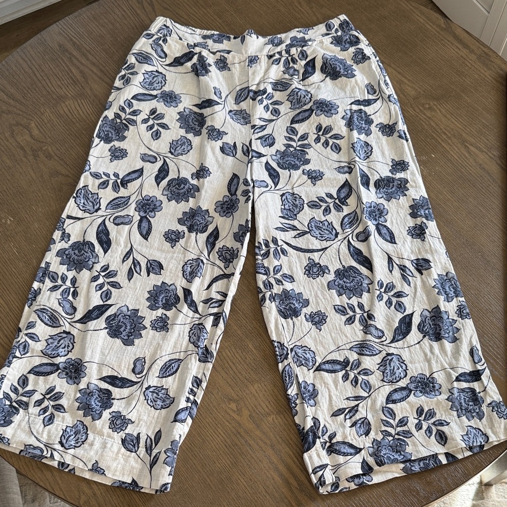 Ella Moss White Linen Blend Pants with Navy Floral Print